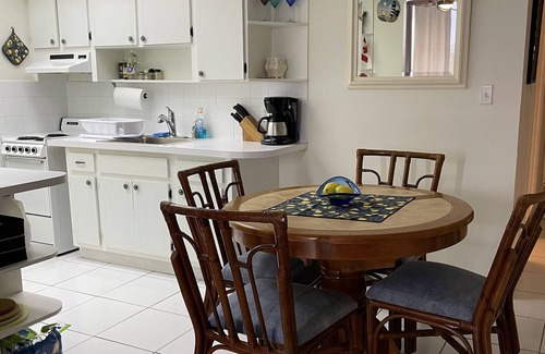 Williams Town Eigentumswohnung | Magnificent am Strand Wohnung mit Pool und Restaurant / Bar