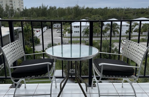 Williams Town Eigentumswohnung | Magnificent am Strand Wohnung mit Pool und Restaurant / Bar