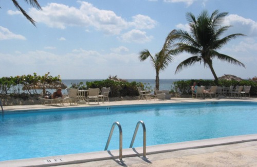Williams Town Eigentumswohnung | Magnificent am Strand Wohnung mit Pool und Restaurant / Bar