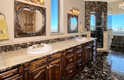 Mesa Haus | Magnificent Modern Castle