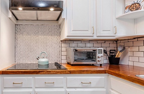 Fondren Haus | Magnolia Paradise in Fondren! Close to Shops, Eatery & Hospitals