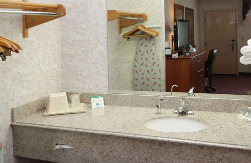 Howell Hotel | Magnuson Hotel Howell