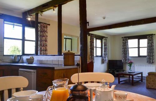 Builth Wells Haus | Magpie - Uk6546