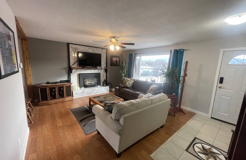 Vernon Haus | Main floor with own entrance, walking distance to downtown, 5 min from the beach