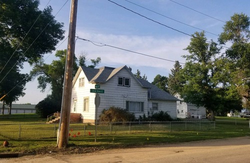 Webster Haus | Main Street Home-Locally Owned-No Cleaning Fees-Pets Allowed