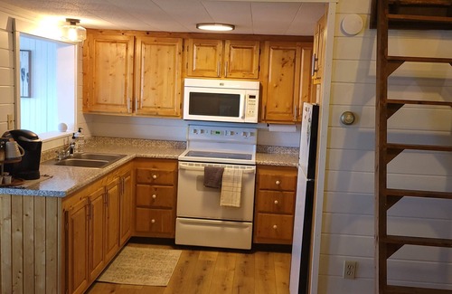 Lincoln Haus | Maine "Kottage" just feet from the water, perfect for your 4-Season Adventure!