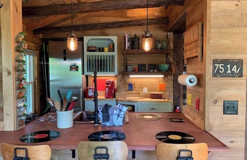 Weld Kabine | Maine Lake House: All Inclusive Lakefront Getaway