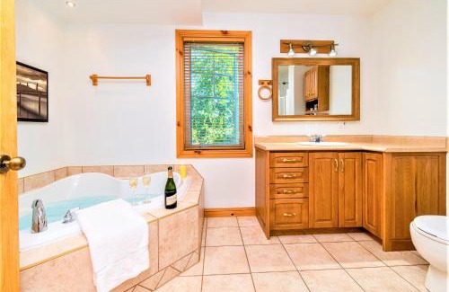 Petite-Riviere-Saint-Francois Skihütte | Maison Accueillante - Spa, fleuve et montagnes!