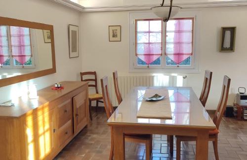 Pont-l'Abbe Haus | Maison classée 3 étoiles, grand jardin clos au calme Proche centre ville, 10 min des plages