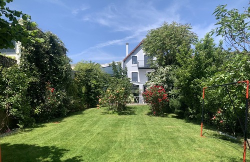 Suresnes Haus | Maison Climatisée Avec Grand Jardin aux Portes de Paris