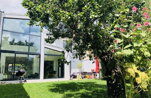 Suresnes Haus | Maison Climatisée Avec Grand Jardin aux Portes de Paris