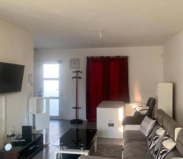 Montfermeil Haus | Maison cosy avec jacuzzi a Montfermeil