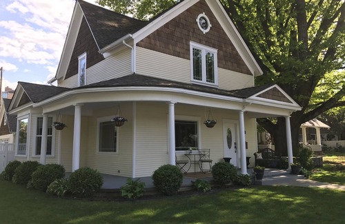 Garden District Haus | Maison De Fleur - Große, komplett renovierte viktorianische Wohnung, nur wenige Schritte von der Sherman Ave.