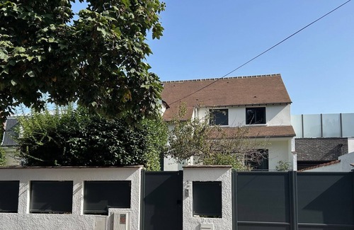 Adamville Haus | Maison de 4 Chambres 200 m2 - Terrasse et Jardin- à 20 mn de Paris Centre