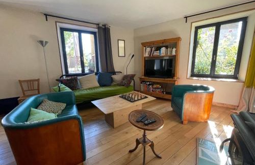 Arbois Haus | Maison près de la rivière