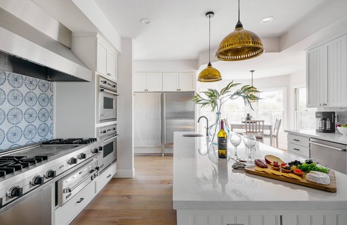 Paradise Hills Hütte | Majestic Mountain Mansion-pool -spa & Guest House