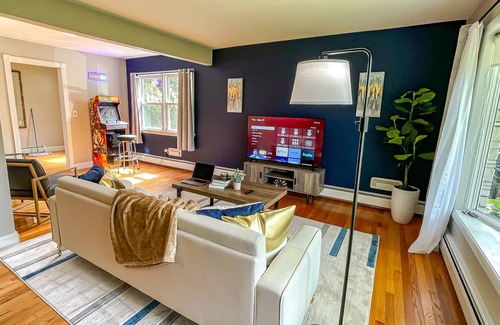 Princeton Haus | Majestic Princeton Home Arcade Big Yard 4BR