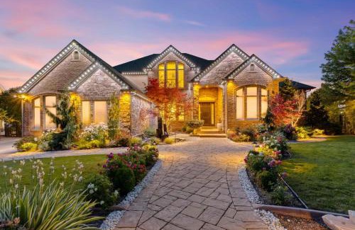 Draper Haus | Majesty Estate in Salt Lake with Private Pool and Sport Court