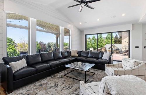 Draper Haus | Majesty Estate in Salt Lake with Private Pool and Sport Court