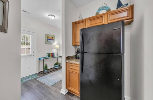 Myrtle Beach Haus | Makaria's Mermaid Beach Hideaway: Cozy 2-bedroom cottage home in Myrtle Beach!