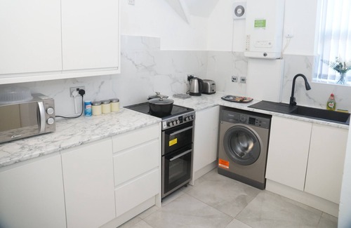 Openshaw Wohnung | Make everyday special with a stay at Harmony suite!