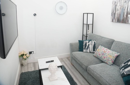 Openshaw Wohnung | Make everyday special with a stay at Harmony suite!