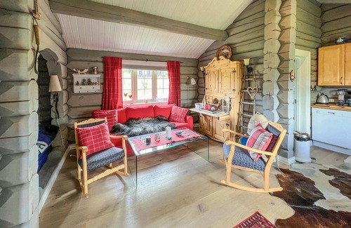 Nord-Torpa Haus | Make yourself comfortable in this open-plan log cabin with a wonderful view of the countryside.