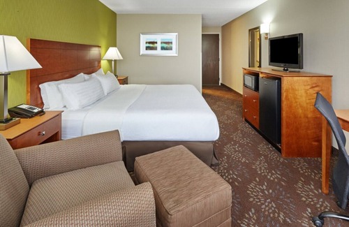 Matteson Haus | Making The Best Memories Along The Way! 2 Classy Units, Onsite Restaurant & Bar