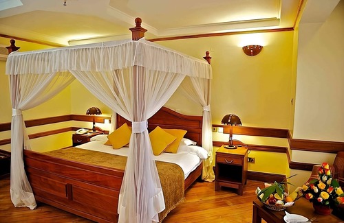 Nairobi Hotel | Making The Best Memories Along The Way! Outdoor Pool, Free Parking!