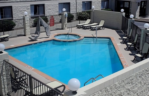 Tusayan Hotel | Making The Best Memories Along The Way! 3 Relaxing Units, Pool, Free Parking