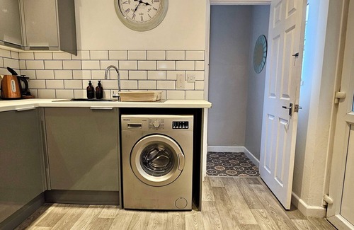 Grangetown Haus | Malefant Street by Switchback Stays