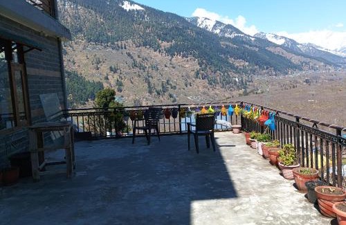 Jagatsukh Haus | Manali Parvat View