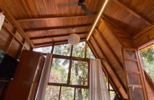 Varchi Ali Haus | Mangifera TreeHouse-Elixir beach farm-Jacuzzi-cozy