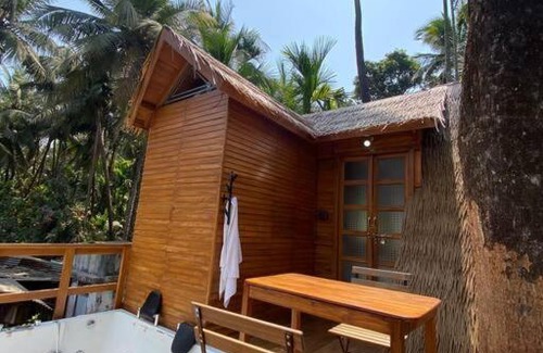Varchi Ali Haus | Mangifera TreeHouse-Elixir beach farm-Jacuzzi-cozy