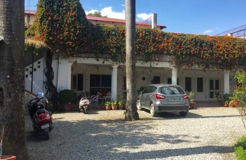 Paltan Bazaar Haus | Mango Tree Courtyard Dehradun