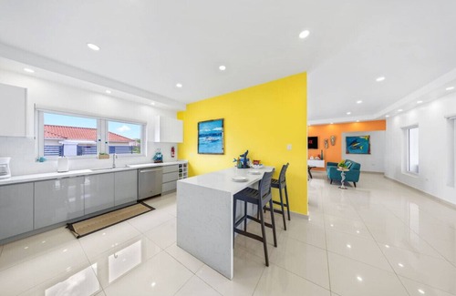 Kamay Wohnung | Luxe Villa w Private Pool Mango Villa by Bocobay