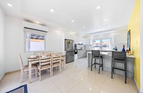 Kamay Wohnung | Luxe Villa w Private Pool Mango Villa by Bocobay