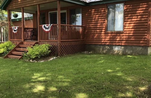 Gould City Kabine | Manistique Lake Water Edge Retreat