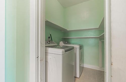 Willoughby Spit Haus | Manor and Mutts #2 cottage