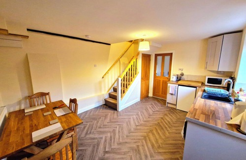 Hawbridge Haus | Manor Cottage Barn. Near the beautiful city of Worcester and Malvern.