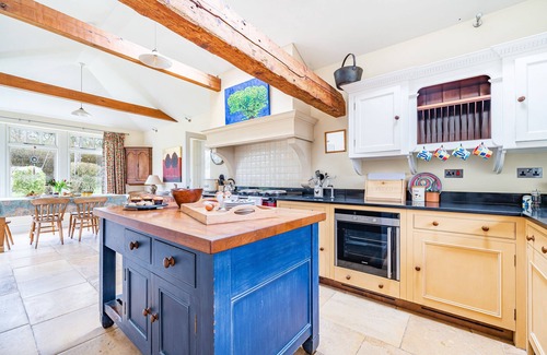 Zeals Hütte | Manor Farm House sleeps 5 guests in 3 bedrooms