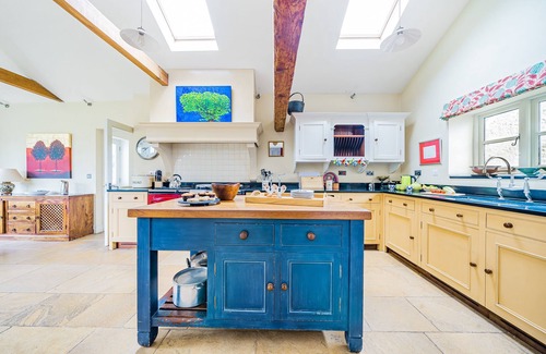 Zeals Hütte | Manor Farm House sleeps 5 guests in 3 bedrooms