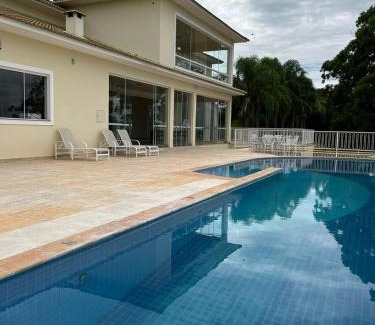 Ijaci Villa | Mansão com vista para lago