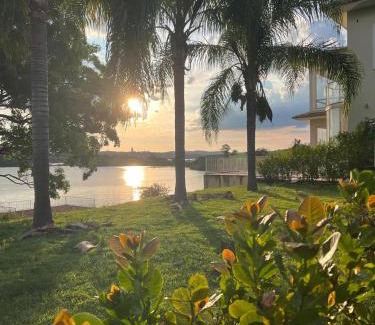 Ijaci Villa | Mansão com vista para lago