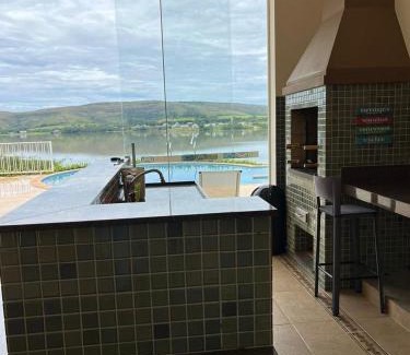 Ijaci Villa | Mansão com vista para lago