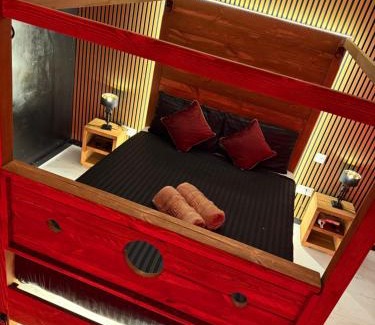 Ogden Kabine | Mansa Halifax