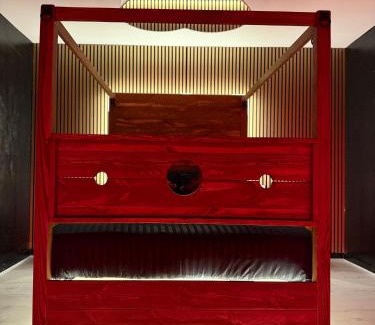 Ogden Kabine | Mansa Halifax