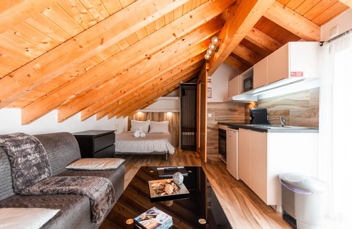 Peniche de Cima Wohnung | Mansarda Studio mit privater Terrasse, 3 Gehminuten vom Peniche Beach entfernt