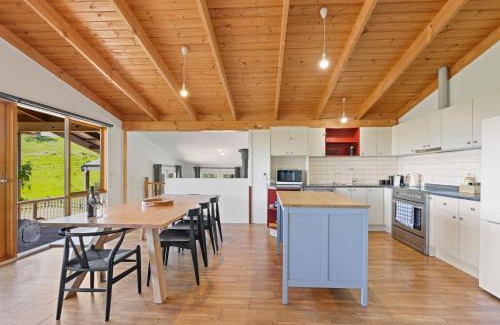 Mansfield Haus | Mansfield Hideaway - Sleeps 10