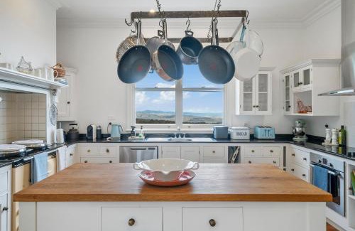 Tolmie Haus | Mansfield Manor